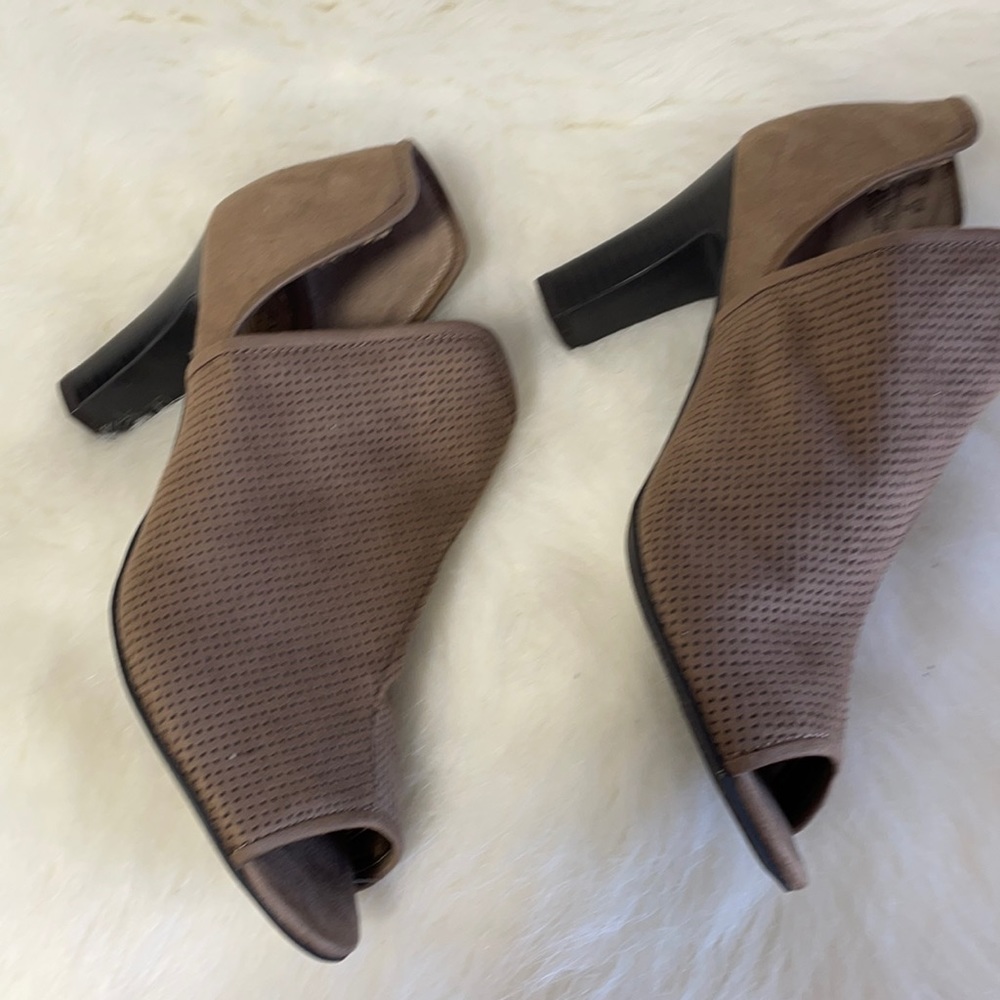 NWOT Taupe/gray color